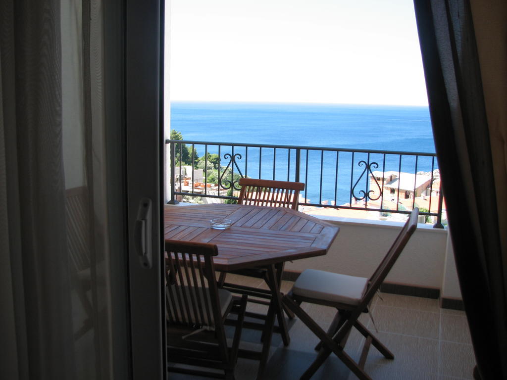 Apartments Leut Sveti Stefan Szoba fotó