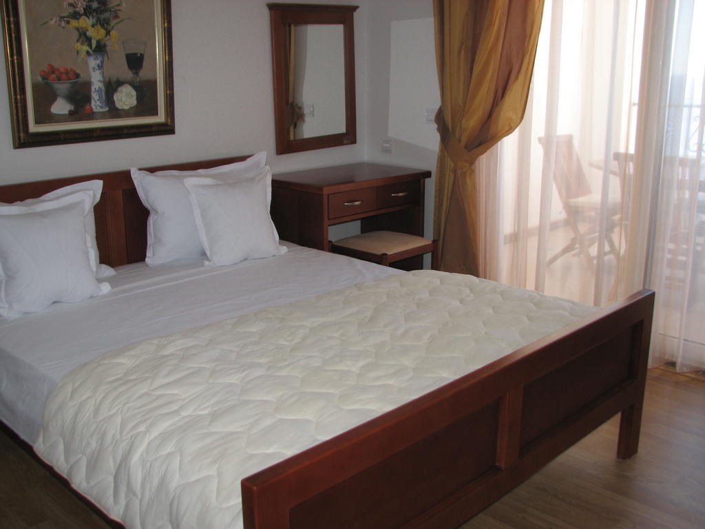 Apartments Leut Sveti Stefan Szoba fotó
