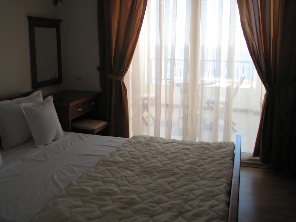 Apartments Leut Sveti Stefan Szoba fotó