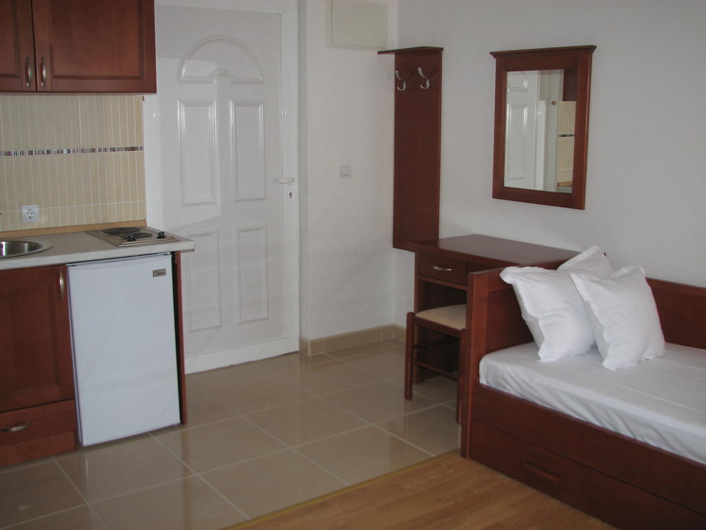 Apartments Leut Sveti Stefan Szoba fotó