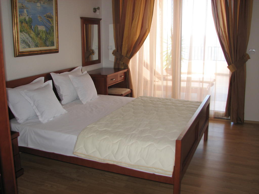 Apartments Leut Sveti Stefan Szoba fotó